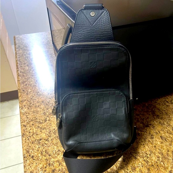 COPY - LOUIS VUITTON ,ORIGINAL MEN SLING BAG - Picture 13 of 15